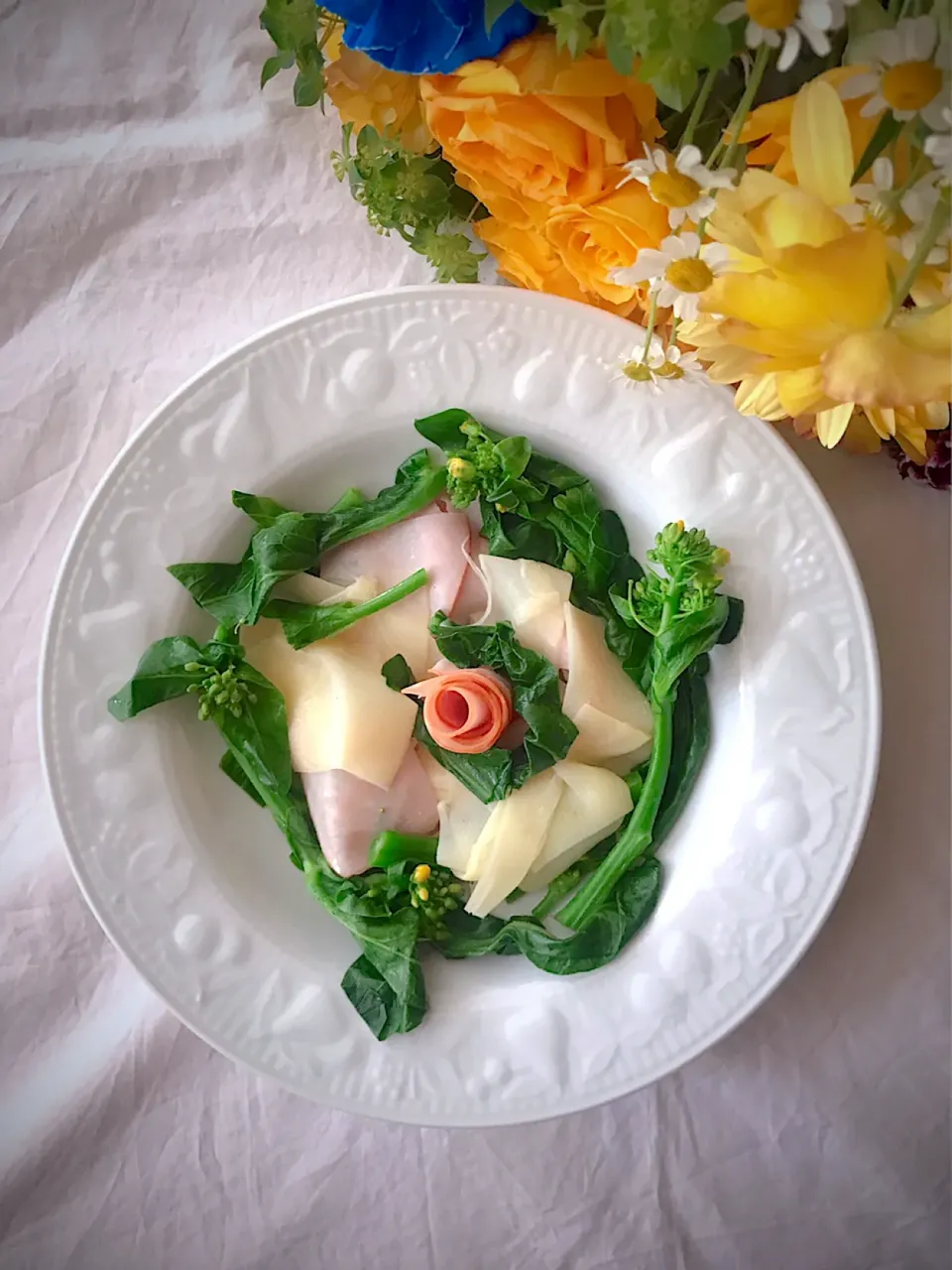 筍の姫皮と菜の花のサラダ🥗|とんちんさん