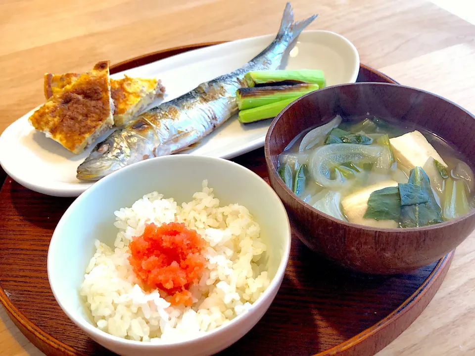 Snapdishの料理写真:イワシの丸焼き、明太子ごはん、豆腐のお味噌汁|harukaさん