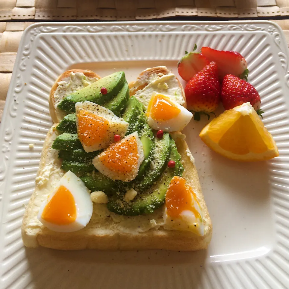 Snapdishの料理写真:アボカドトースト🥑で朝ごはん|naruさん