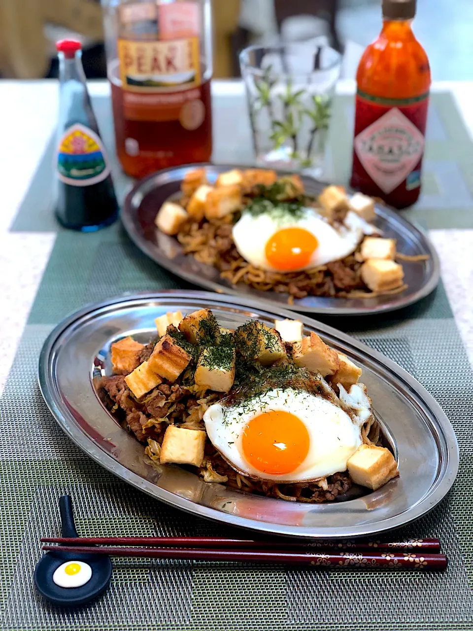 焼きそば！厚揚げトッピングしてシラチャーソースでアジアン風🥡🥢！|Mayumiさん