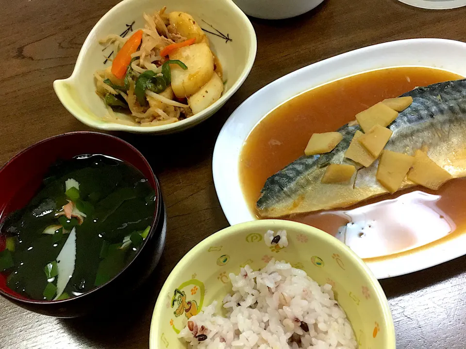 サバの煮付け、長芋の炒め物、わかめのお吸い物|りかさん