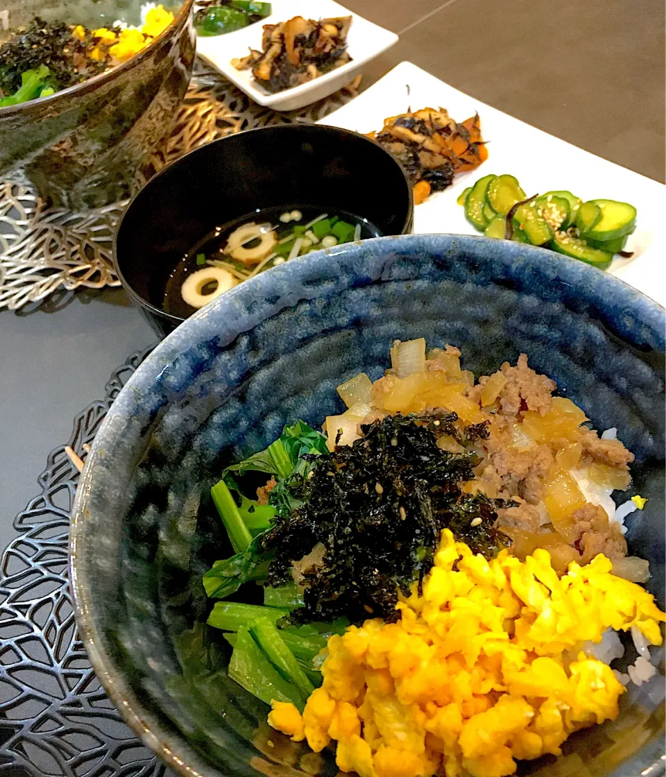 今日飯。三色丼|かなんさん