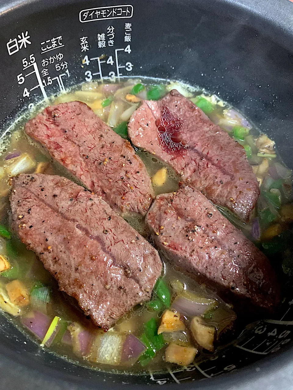 炊飯器ひとつで、ジャンバラヤ風ご飯🍖|みっこちゃんさん