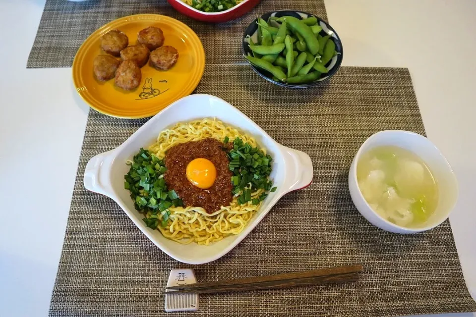 Snapdishの料理写真:今日の夕食 台湾風まぜそば、ファミマのもんじゃ味ポケチキ、卵白とキャベツのスープ、枝豆|pinknari🐰🌈さん