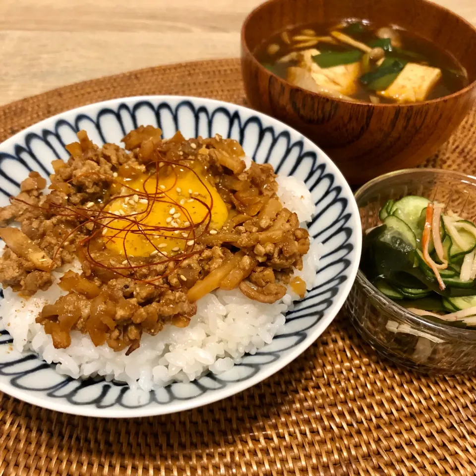 自家製肉味噌丼の夜ごはん|ゆかｕさん