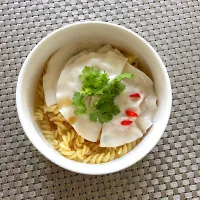 Fusilli with homemade prawn dumplings in anchovies soup!|lovetoeatさん