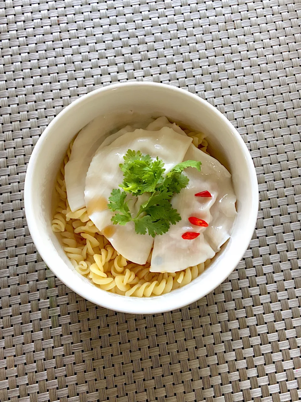 Fusilli with homemade prawn dumplings in anchovies soup!|lovetoeatさん