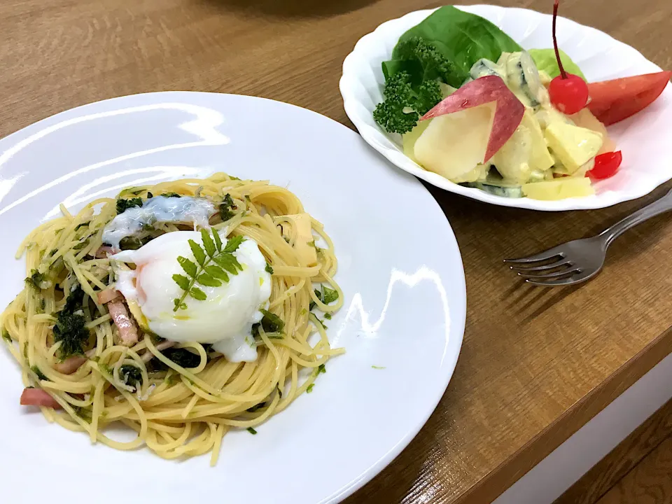 Snapdishの料理写真:あおさとじゃこのパスタ　チキンの冷菜|ゆりかさん