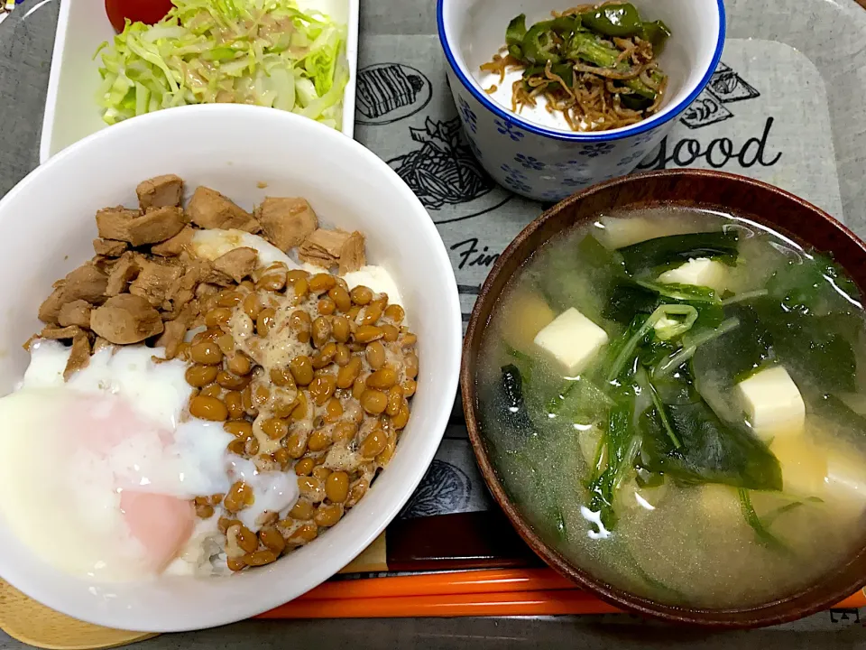 ツナ納豆温玉丼と水菜の味噌汁！|あんこさん