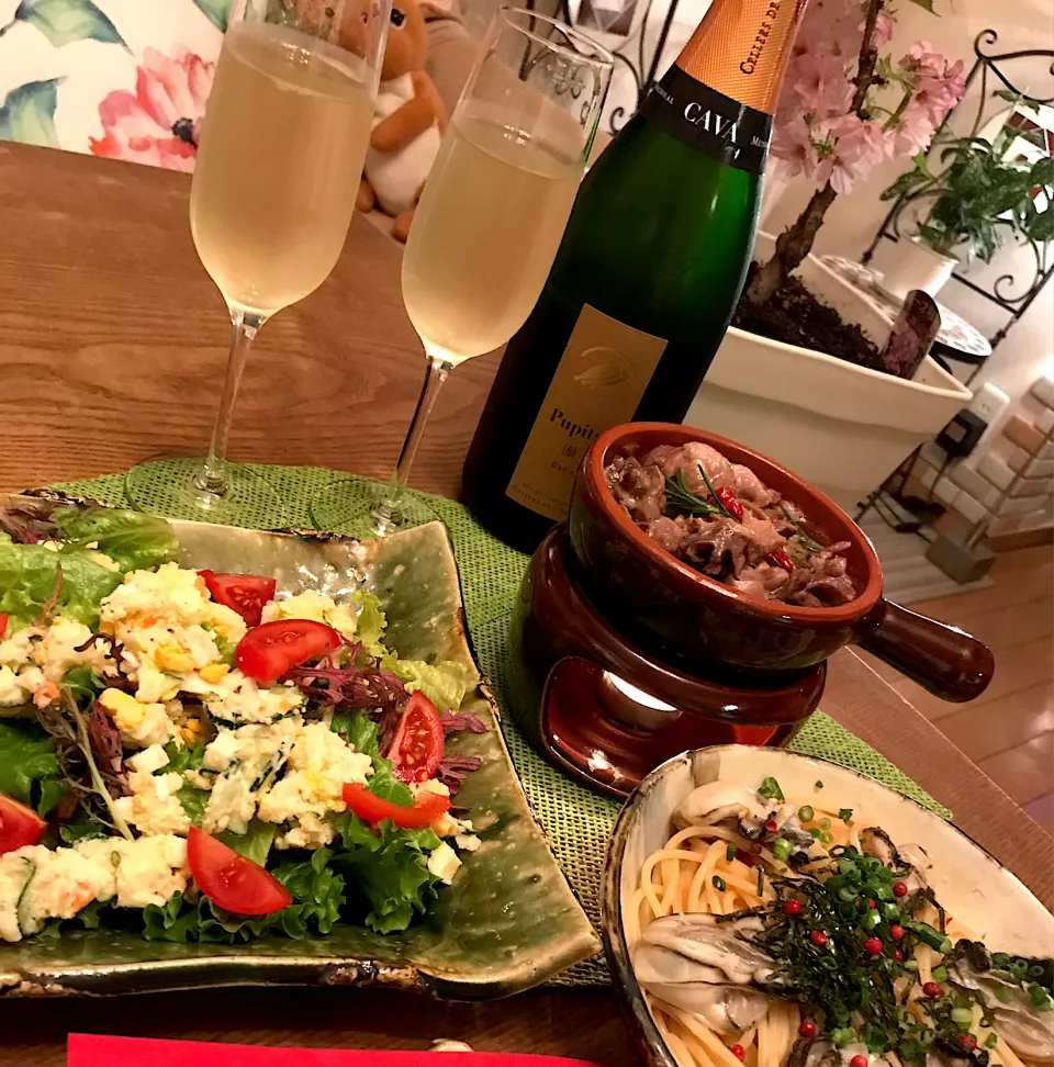 今夜もCAVA〜牡蠣のパスタと砂肝アヒージョとサラダ|izunさん