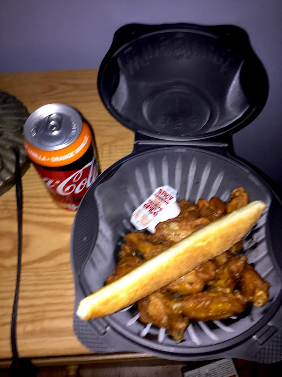 I got chicken wings plain,one breadstick and a cola zero flavour orange vanilla|ninja kittyさん