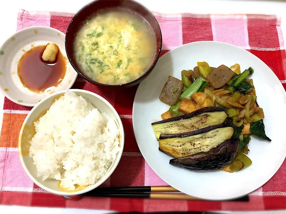 野菜とこんにゃくの味噌バター炒め、焼きナス、ネギと卵のスープ|kyoさん