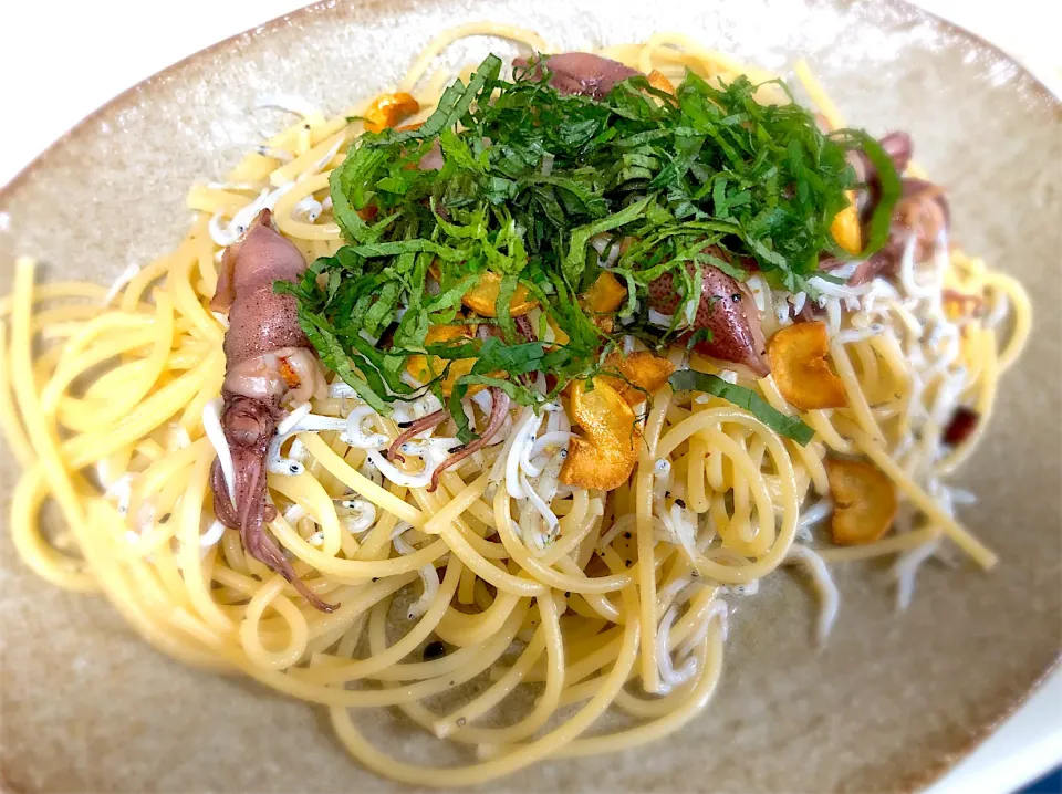 Snapdishの料理写真:ホタルイカとしらすのペペロンチーノ🍝|buhizouさん