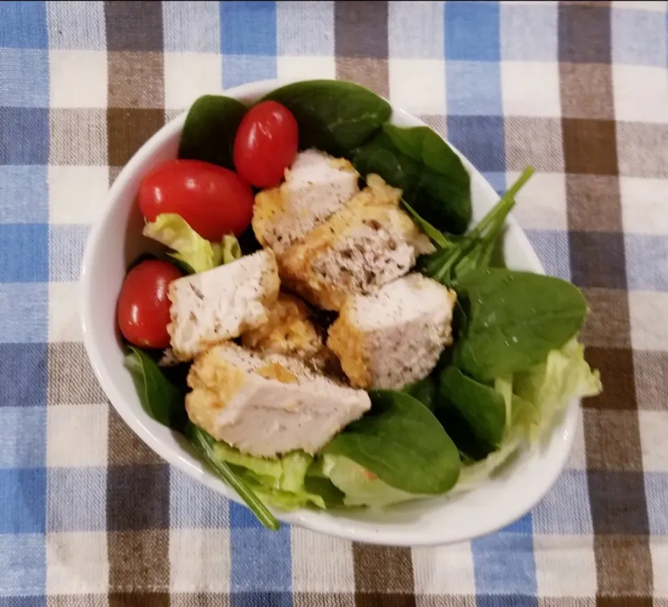 鶏むね肉とサラダほうれん草のサラダ♪|ポロポロさん