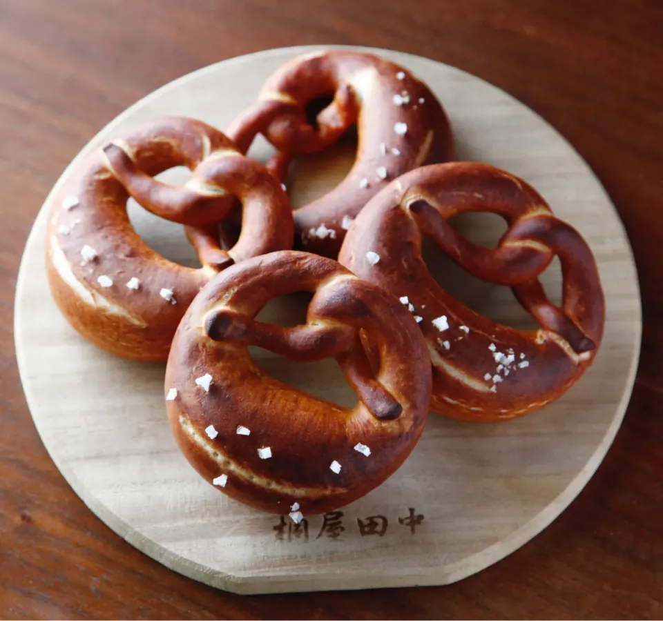 プレッツェル🥨バリ島ピラミッドソルトのっけて　　　　　　　　　　　　　　　Pretzel with Pyramid salt from Bali|マユマユさん