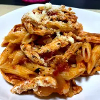 Snapdishの料理写真:Tomato basil penne pasta with pulled chicken|Paylaさん