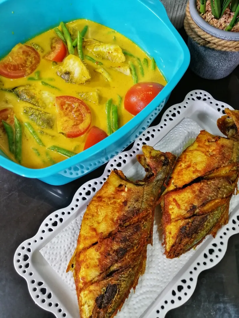 Fish gulai & fried fish|azirasamsuddin771008055774さん