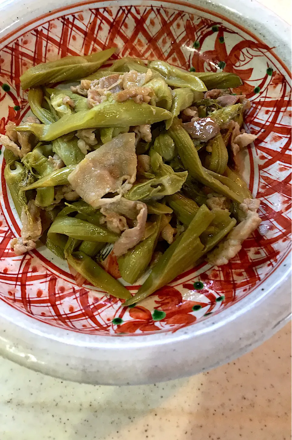 イタドリと豚肉の炒め物🍚|洋子さん