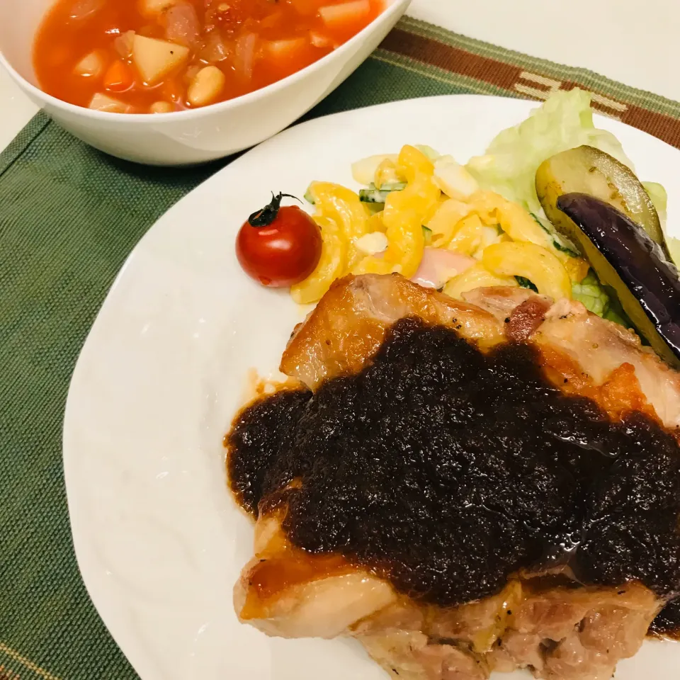 Snapdishの料理写真:チキンステーキのバルサミコソース|だまさん