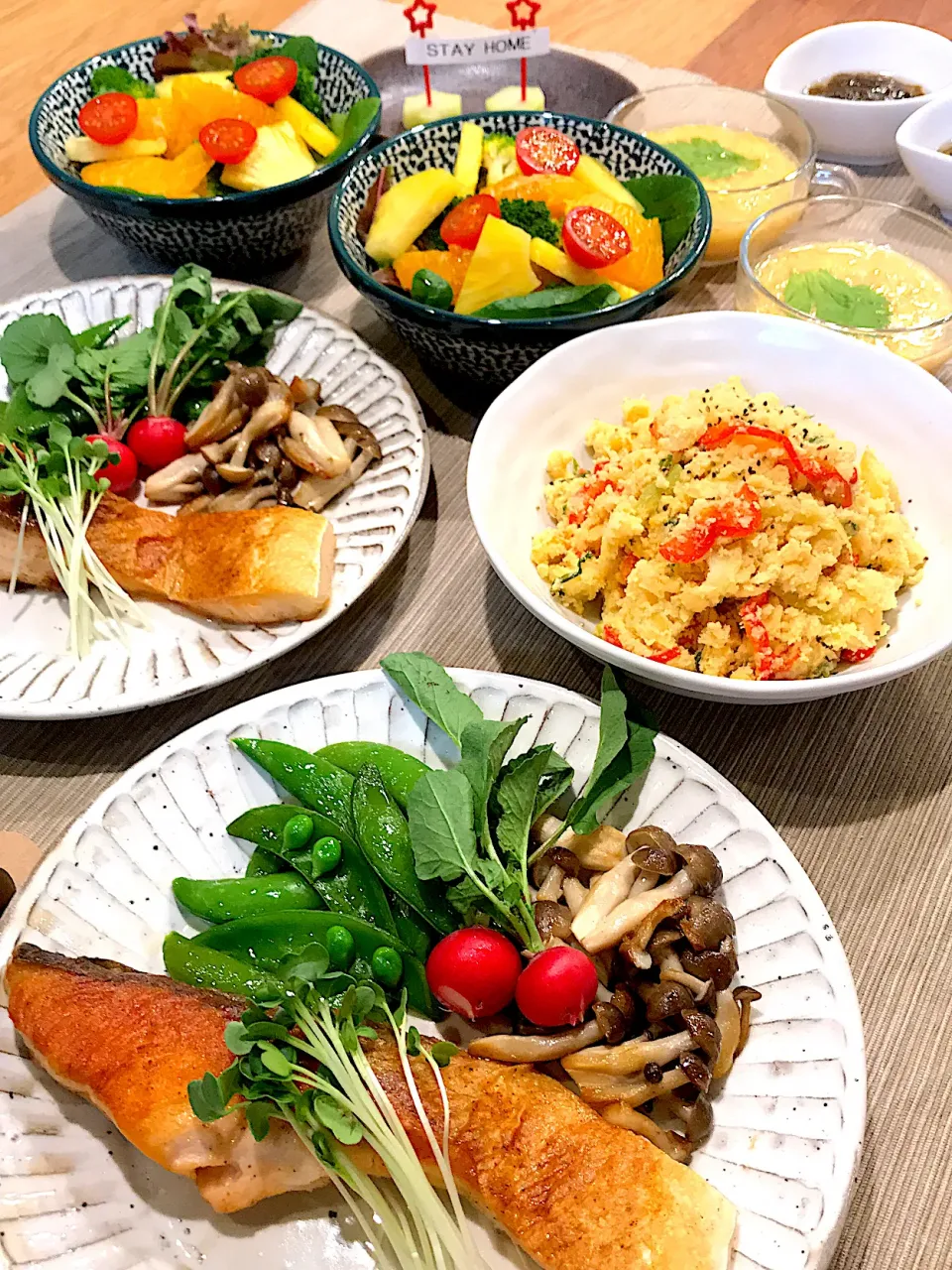 サーモンソテー、洋風卯の花、フルーツサラダ🥗玉子スープ|yukinnkoさん