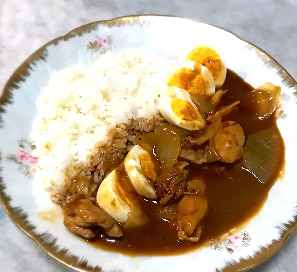 今夜は、ホロホロに煮込んだチキン&エッグカレーを頂きます😋🎵🎉|ギムレットさん