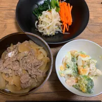 Snapdishの料理写真:牛丼🐄|mikiteenさん