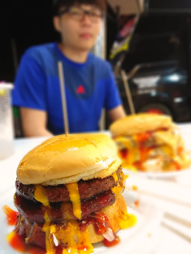 Roadside Hamburger|Fadzil Abdullさん