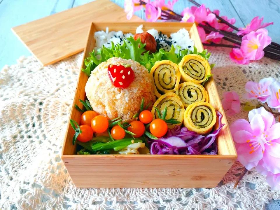 コロッケと海苔入りくるくる卵焼き弁当|よよちさん