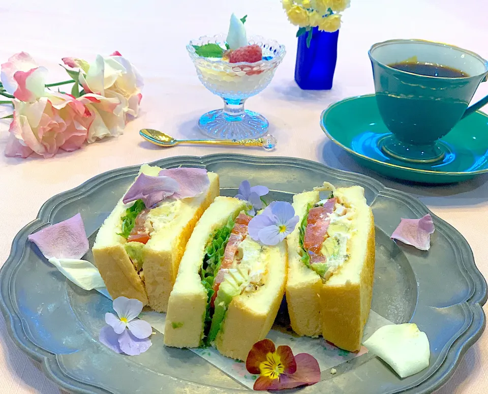 2020419 近所のCafeさんのサンドイッチ🥪を我が家にて朝ご飯として🌹|Seikoさん