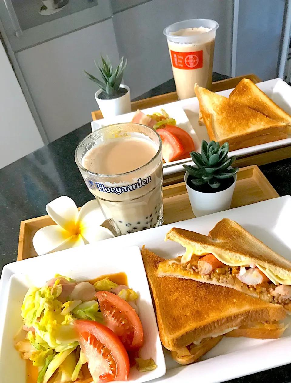 Snapdishの料理写真:おうちホットタピオカミルクティーとホットサンドで朝ごパン🍞|シュトママさん