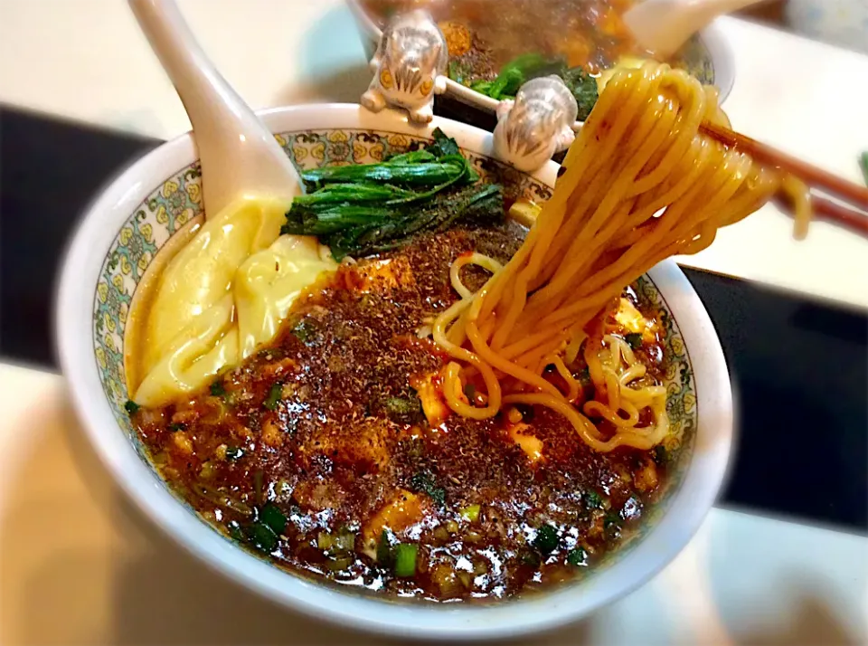 つけ麺用の太麺を使って痺れMAXワンタン入り麻婆麺|Takeshi  Nagakiさん