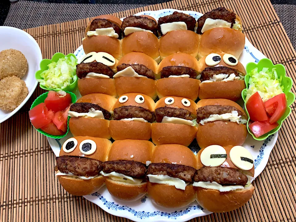 Snapdishの料理写真:チーズバーガーちぎりパン🍔|京子さん