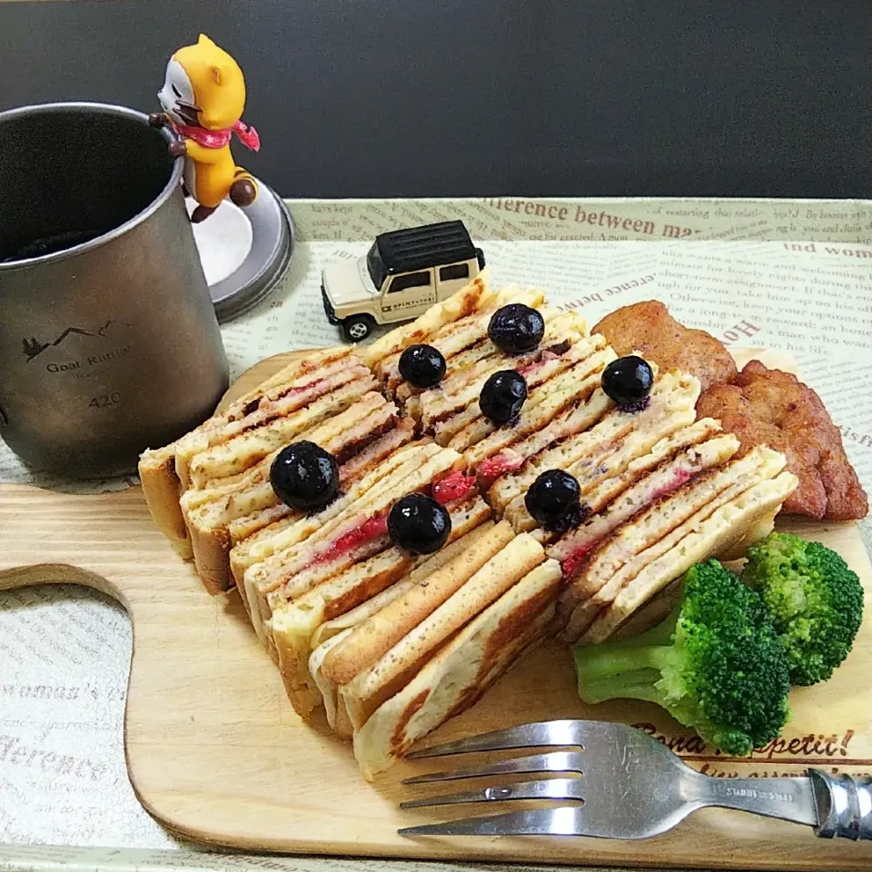 ホットケーキ焼いた♪
玉子焼き器で|いかぴさん