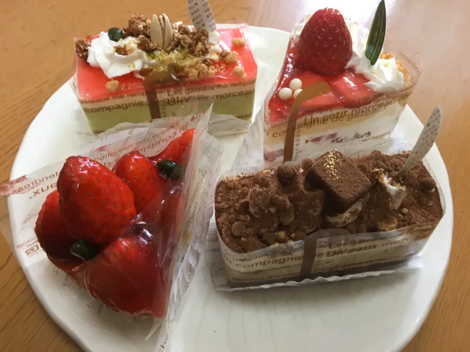 近所のケーキ屋セラビィさんで4点セットで何と1100円とお値打ち|フージさん