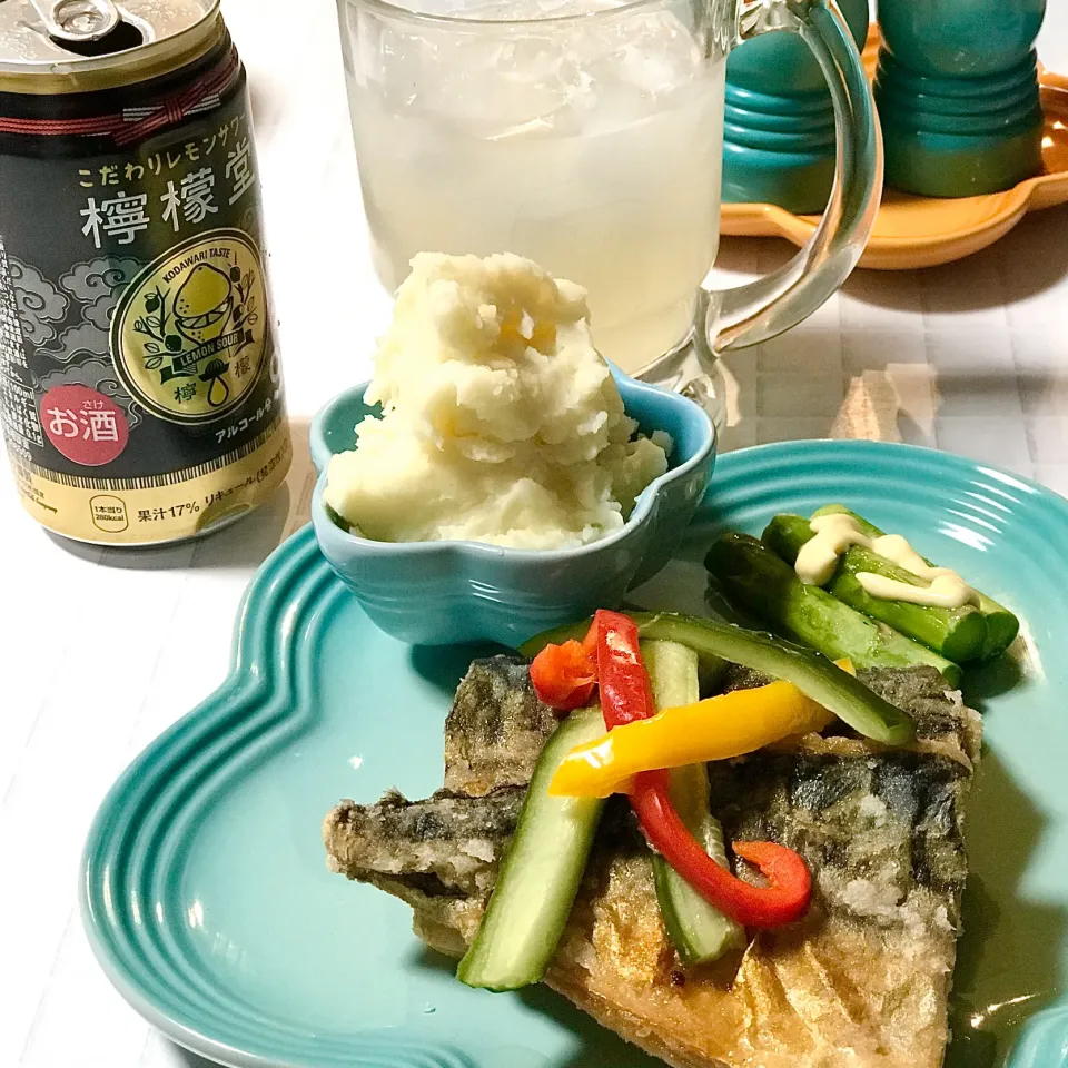 Snapdishの料理写真:#塩鯖揚げ#鯖の唐揚げ#塩鯖#鯖#魚料理#レモンサワー|☆ゆきるん☆さん