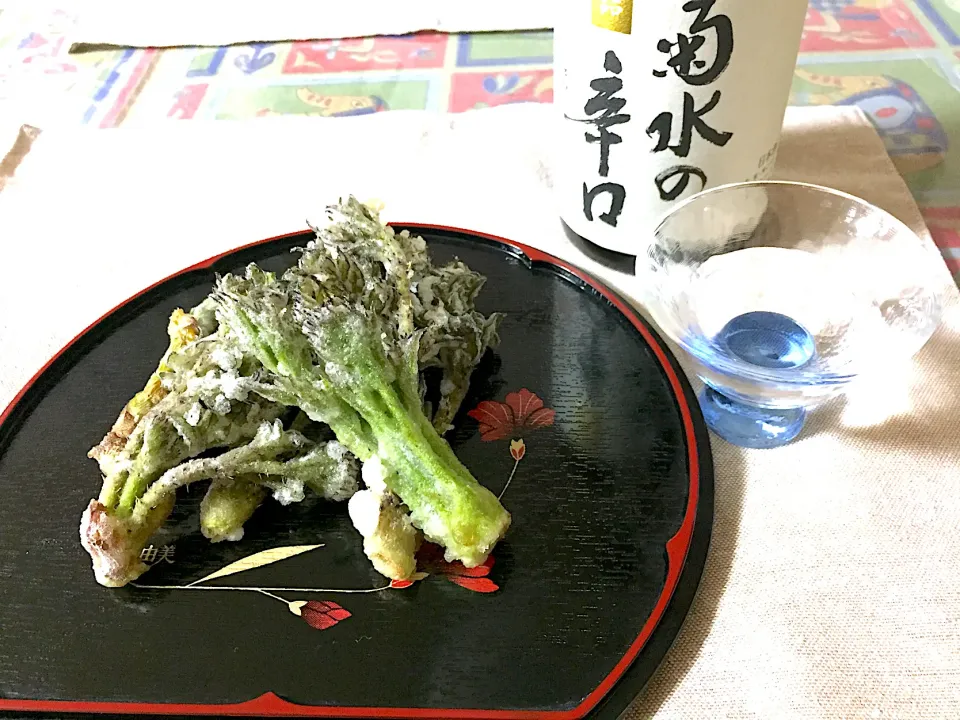 タラの芽の天ぷらで 頂きまぁす🍶|Emiさん