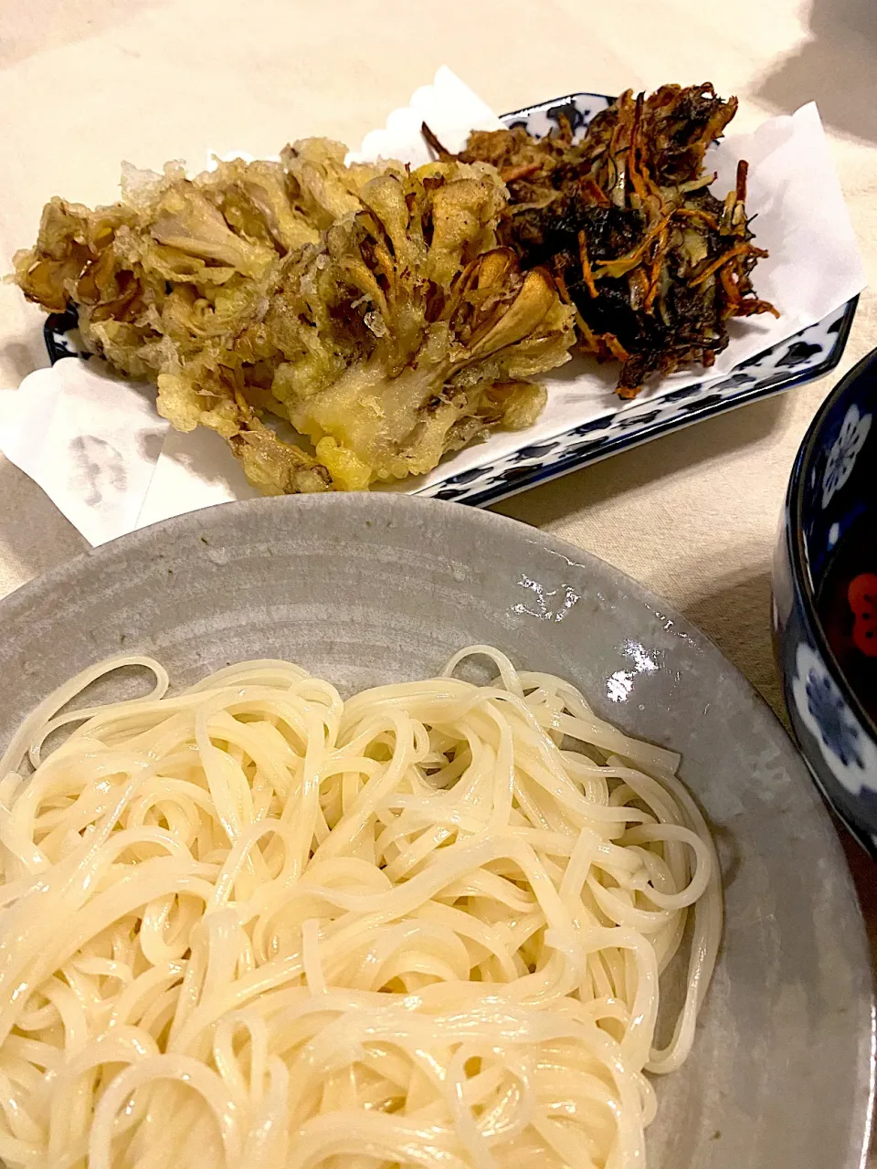 Snapdishの料理写真:稲庭うどん　天婦羅(舞茸•もずく)|Hiropanさん