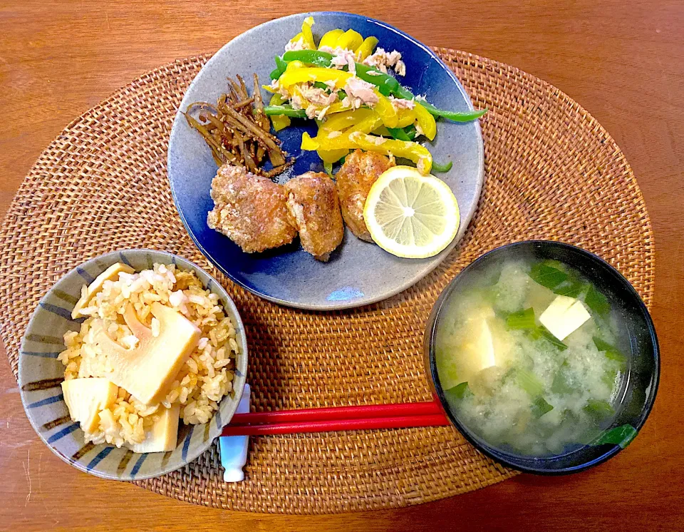 Snapdishの料理写真:たけのこごはん、唐揚げ定食。|yokoさん