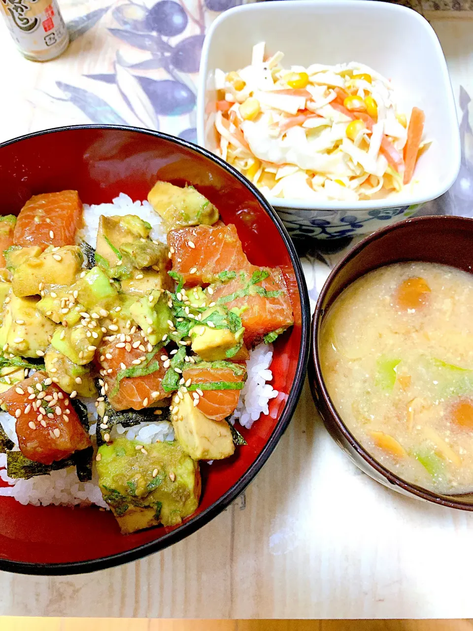 サーモンとアボカド丼|ぴいさん