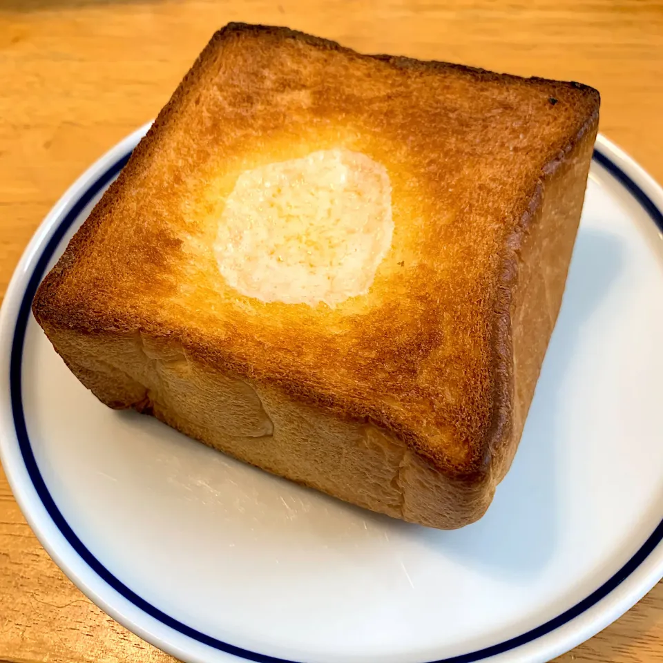 panya芦屋の食パン🍞厚切りバターのせ♡|FUMIさん