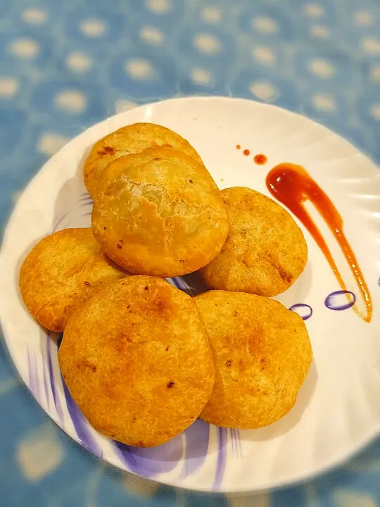 Pyaaz Kachori👅 

Perfect for spiece lover!|Riyaさん