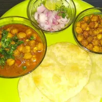 Snapdishの料理写真:chole puri|ANjali Patleさん