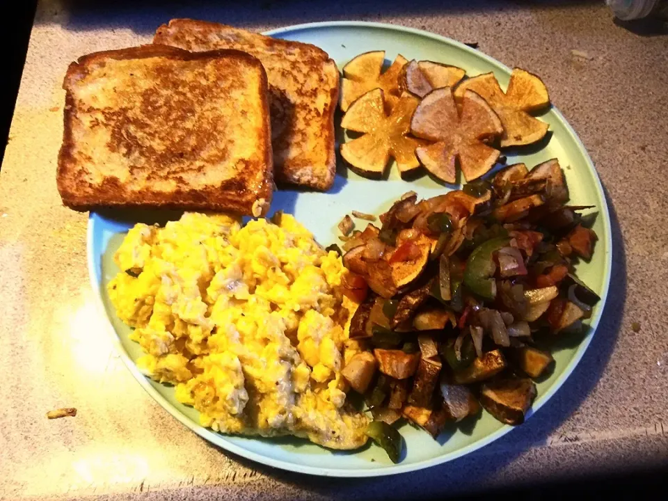 eggs hash potato and toast|joanna mooreさん