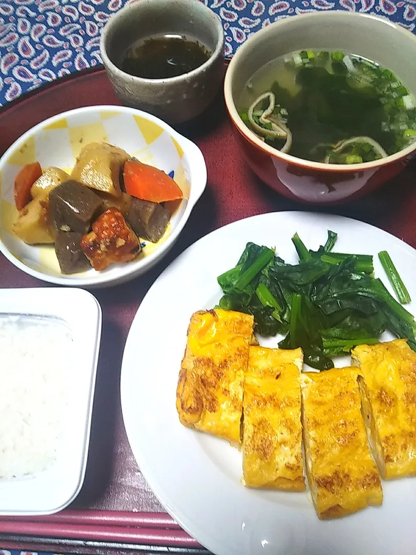 よねばーばの朝ごはん
玉子焼き、ほうれん草添え
わかめのスープ
蒟蒻と野菜の煮物
もずく酢
ご飯、コーヒー|yoneばーばさん