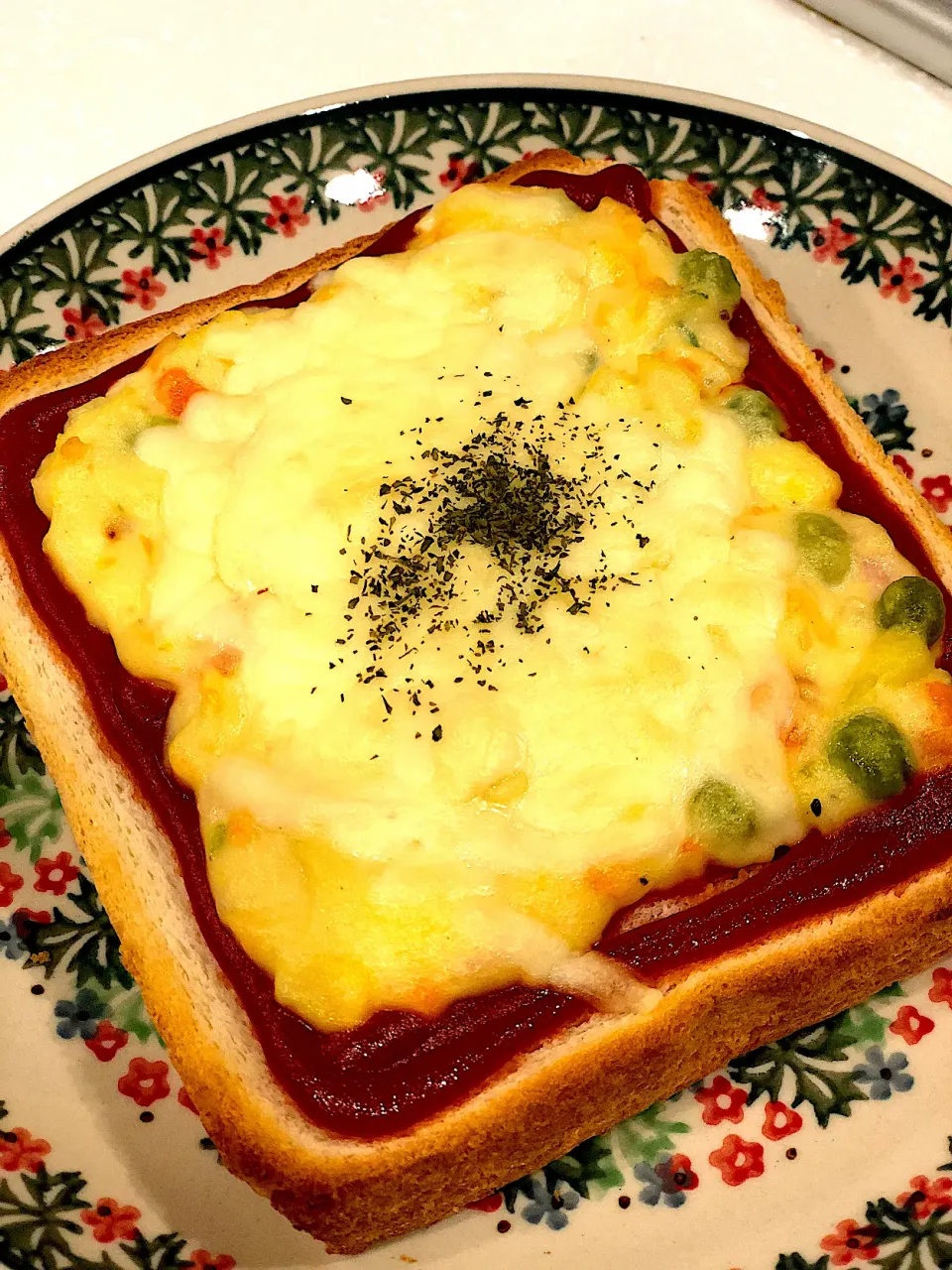 Snapdishの料理写真:ポテサラトースト🍞モーニング|みぃこさん