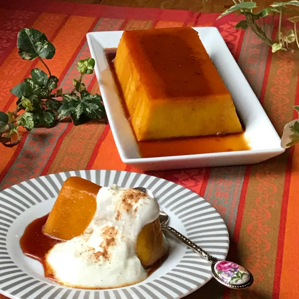 🎃🍮今日は大っきいプリンを切り分けて💕かぼちゃ比率が高いのでプリン🍮と言うより　かぼちゃテリーヌっぽい　かぼちゃプリン🍮🎃|Hollyさん