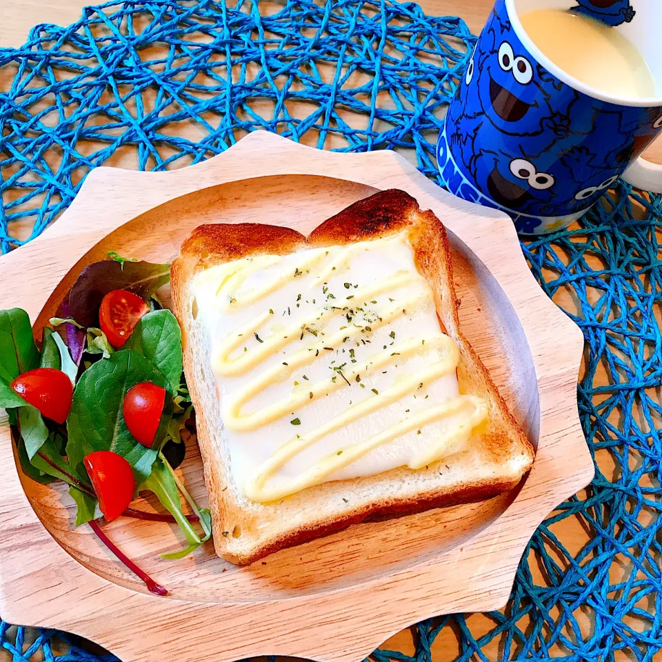 Snapdishの料理写真:チーズマヨトースト×コーンスープ🧀🌽|まるのひとの母ちゃん。さん