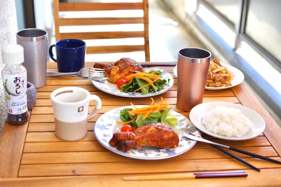 ベランダご飯😋🍚🍽サラダチキン焼きそばチキンスープ|walnutさん