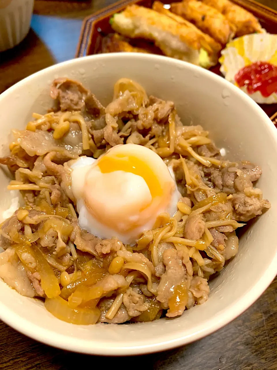 豚丼、ソーセージとアボカドのカリカリ揚げ|なちゃむさん