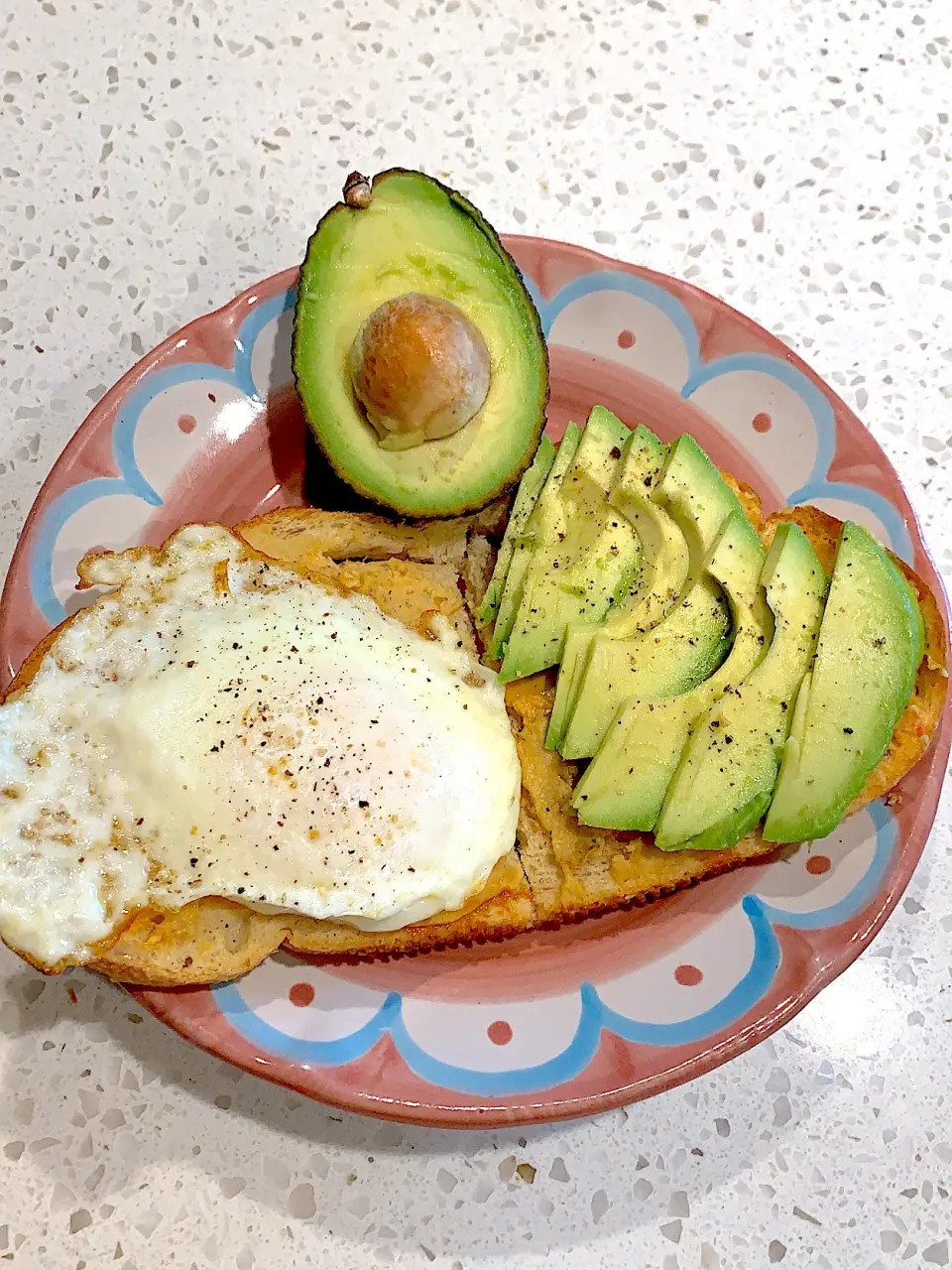 Avocado Hummus Sourdough toast & egg hummus sourdough toast|🌺IAnneさん